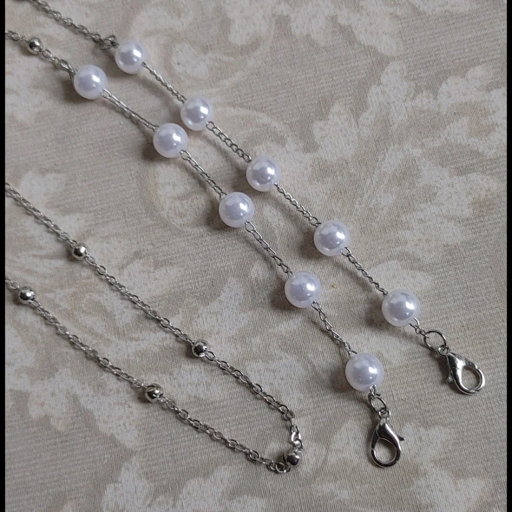Silver with Pearls Mask / Glasses Chain Lany…